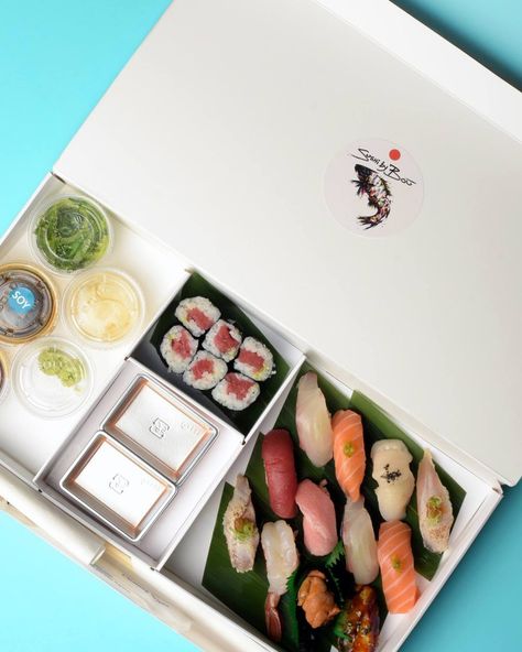 Sushi Take Out, Secret Speakeasy, Sushi Catering, Food Delivery Packaging, Sushi Box, Takeaway Packaging, Sushi Cake, Sushi Dishes, Food Kiosk