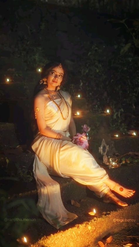 Apsara Aesthetic, Ranjitha Menon, Devi Aesthetic, Tripura Sundari, Goddess Aesthetic, Indian Princess, Dreamy Photography, Saree Poses, Vintage Photoshoot