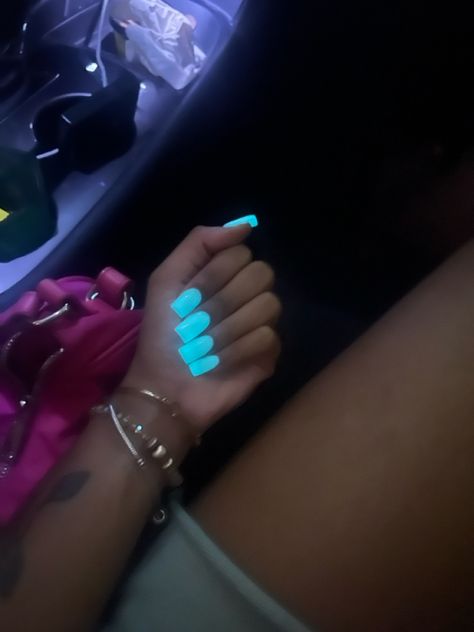 Blue Glow In The Dark Nails, Glow In Dark Nails, Glow In The Dark Nails Acrylic, Glow In The Dark Nails, Dark Acrylic Nails, Neon Blue Nails, Dark Nail Designs, Turquoise Nails, Glow Nails