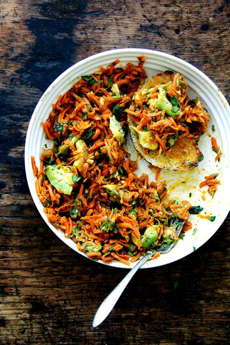 Moroccan Carrot Salad with Harissa and Avocado - Alexandra's Kitchen Skhug Recipe, Moroccan Carrot, Moroccan Carrot Salad, Moroccan Carrots, Carrot Salad Recipes, Salad With Avocado, Carrot Salad, Vegan Salad, Summer Salads