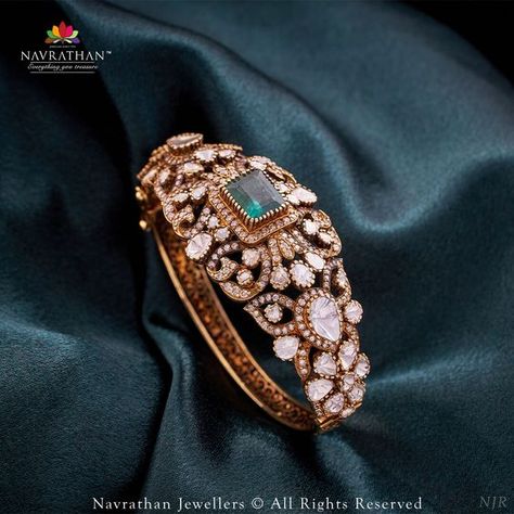 Polki Kada Designs, Polki Kada, Diamond Kada, Emerald Ring Design, Kada Bangles, Polki Sets, Bridal Jewellery Earrings, Gold Jewels Design, Gold Bangles For Women