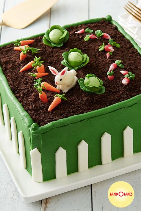 Our Spring Garden Cake recipe is sure to make everybunny happy at your Easter gathering this year. 🐇 Fondant "vegetables" sit on top of a buttercream-frosted garden cake, perfect for Easter, or any spring celebration. Fondant Vegetables, Vegetable Garden Cake, Garden Theme Cake, Easter Themed Cakes, Garden Birthday Cake, Cake Recipes Uk, Cooking Crafts, Garden Cake, Rabbit Birthday