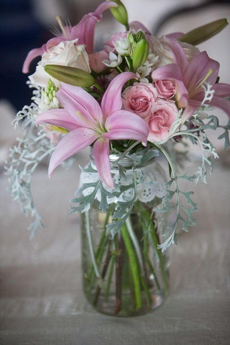 Pink Lily Centerpieces, Pink Flower Centerpieces Diy, Small Flower Centerpieces Wedding, Lily Centerpieces Table Decorations, Lily Centerpiece Wedding, Lily Table Decor, Lilly Flower Arrangements, Ganpati Backdrop, Lily Centerpieces