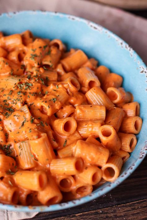 Spicy Rigatoni Recipe - Fat Girl Hedonist Spicy Rigatoni Pasta, Rigatoni Pasta Recipes, Spicy Rigatoni, Rigatoni Recipe, Rigatoni Recipes, Ricotta Recipes, Rigatoni Pasta, Random Recipes, Random Aesthetics