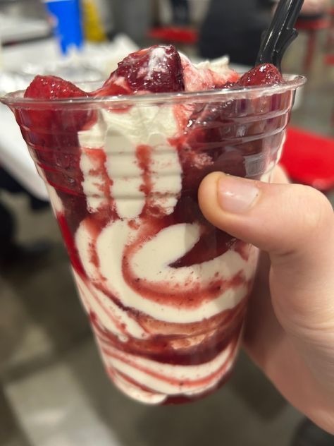 Went to Costco today and got a strawberry sundae! It was so good🤤 Costco Ice Cream, Strawberries And Ice Cream, Strawberry Sundae, Junk Food Snacks, Yummy Comfort Food, Strawberry Ice Cream, Buffet Food, Food Goals, Healthy Dessert Recipes