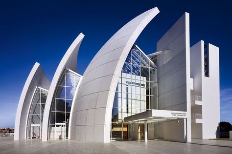 Richard Meier Architecture, Scda Architects, Curve Building, Richard Meier, Concept Models Architecture, Modern Architecture Building, Unusual Buildings, Architect Design House, Zaha Hadid Architects