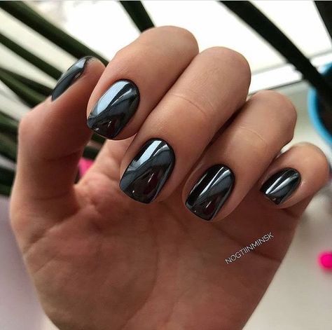 Black Nails Mirror Effect, Black Chrome Gel Nails, Black Chrome Nails Designs Short, Black Mirror Nails, Shellac Chrome Nails, Black Nails With Chrome Powder, Short Black Chrome Nails, Mirror Nails Design, Black Chrome Nails Designs