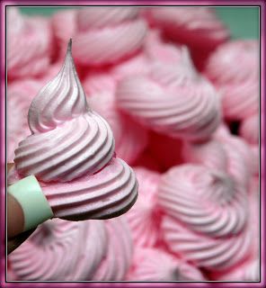 Hugs & CookiesXOXO: COTTON CANDY MERINGUE COOKIES Cotton Candy Recipe, Cotton Candy Cookies, Homemade Foods, Meringue Recipe, Cotton Candy Flavoring, Meringue Cookies, Candy Cookies, Yummy Yummy, U Can