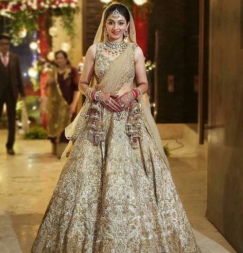 Dear bride-to-be, we know that you wanna look your best and desire to be remembered as the most stunning bride ever! And guess what, ShaadiSaga aka your saviour for everything wedding is here to turn this wish of yours into a reality. So here we are, introducing you to yet another in-vogue trend whi Indian Bridal Lehenga Red, Latest Bridal Lehenga, Designer Bridal Lehenga, Indian Bridal Lehenga, Bridal Lehenga Red, Red Lehenga, Indian Bridal Dress, Indian Bridal Wear, Ghagra Choli