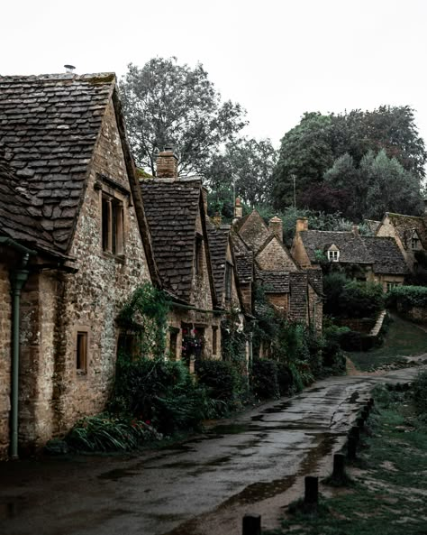 Arlington Row, Old Village, Slytherin Aesthetic, Stone Houses, English Countryside, Pretty Places, Travel Insurance, Dark Aesthetic, Aesthetic Pictures