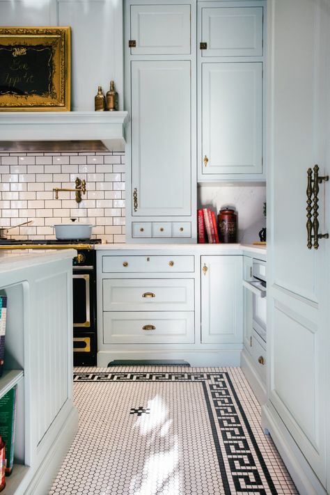 French Bistro | Bloomsbury Fine Cabinetry | Toronto Bistro Style Kitchen, Parisian Style Kitchen, Victorian Kitchen Remodel, Modern Victorian Kitchen, Reapolstering Chairs, French Bistro Kitchen, Tiles In Kitchen, French Kitchen Design, Bistro Decor