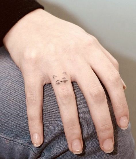 Minimalist Tattoos For Women, Minimal Cat Tattoo, Minimalist Cat Tattoo, Cat Paw Tattoos, Married Couple Tattoos, Cat Tattoo Simple, Tattoo Snake, Small Couple Tattoos, Cute Tattoo