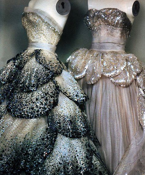 Christian Dior Gown Details, circa 1949. Photographer: Sheila Metzner for American VogueDecember 1986 Christian Dior Gowns, Dior Gown, 파티 드레스, Retro Mode, Vintage Couture, Vestidos Vintage, Zuhair Murad, Moda Vintage, Gorgeous Gowns