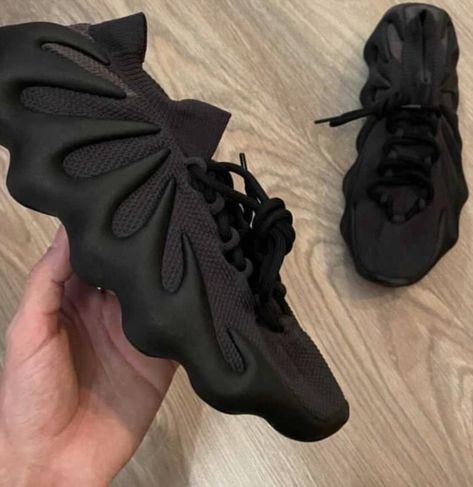 Yezzy Shoes Women, Kanye West Adidas Yeezy, Yeezy Shoes Outfit, Adidas Yeezy 450, Yeezy 450, Kanye West Adidas, Yeezy Outfit, Adidas Shoes Women, Adidas Running Shoes