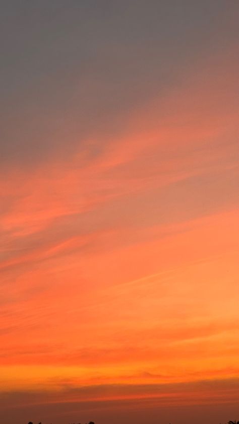 Sunset Sky Aesthetic, Sky Lover, Wallpaper Edge, White Wallpaper For Iphone, Ipad Ideas, Wallpaper Themes, Orange Sunset, Random Aesthetic, Sunset Background