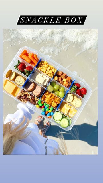 Water Day Snacks, Food To Pack For The Beach, Snacks To Bring To The Beach, Snacks For Beach Day, River Float Snacks, Beach Foods To Pack, Day At The Beach Food Ideas, Beach Food Ideas Easy, Pool Snacks For Kids