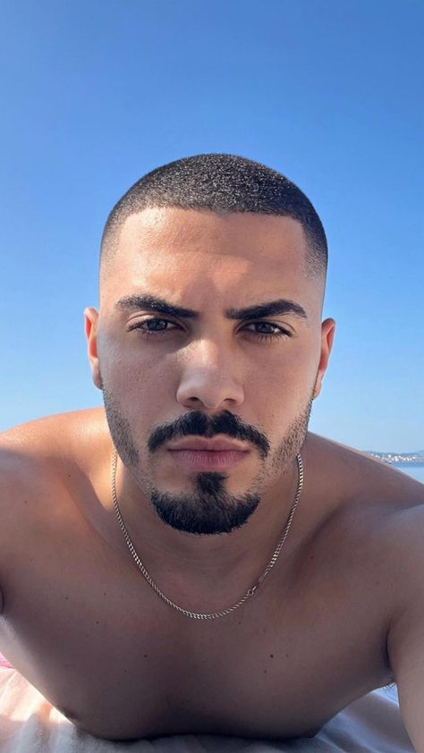 Lucas Alves, Mens Haircuts Receding Hairline, Thick Mustaches, Mustache And Goatee, Beard And Mustache Styles, Hispanic Men, Mustache Styles, Latin Men, Latino Men