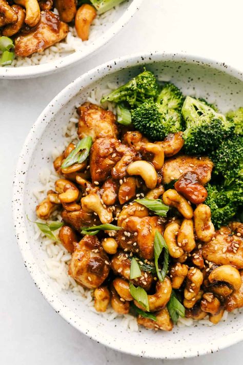 This homemade Cashew Chicken is way better than takeout!  Tender chicken is stir-fried and tossed with a luscious garlic sauce and cashews. Cashew Chicken Meal Prep, Chicken Cashew Nut Recipe, Garlic Butter Cashew Chicken, Cashew Chicken Recipes, Slow Cooker Cashew Chicken, Cashew Chicken Recipe, Spicy Cashews, Plats Healthy, Chicken And Broccoli