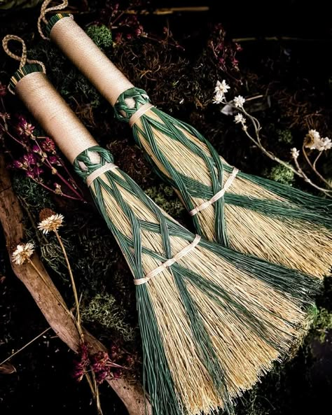 Broom Making Diy, Witch Broom Diy, Broom Making, Handmade Broom, Pine Needle Crafts, Flax Weaving, Broom Corn, Witch Supplies, Fantasy Earrings