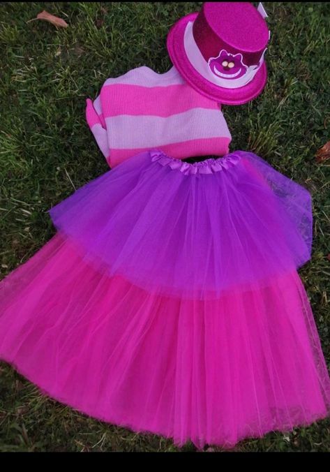 Alice In Wonderland Cosplay Diy, Alice In Wonderland Cheshire Cat Costume, Alice In Wonderland Cat Costume, Cheshire Cat Costume Diy, Alice In Wonderland Costume Diy, Teacher Halloween Costume Ideas, Diy Cheshire Cat Costume, Diy Cheshire Cat, Diy Alice In Wonderland Costume