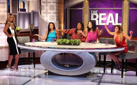 Talk Show Set Design, Tv Show Set Design, Tv Studio Design, The Real Daytime, Kim Fields, The Real Talk Show, Tia And Tamera Mowry, Tia And Tamera, Tv Set Up