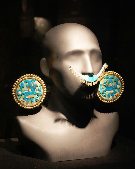 The Gold, turquoise conch and lapis ear ornament. These are made from 1AD to 800 AD. These were created by Museo Larco. (Inca Jewelry) Inca Jewelry, Aztec Jewelry, Aztec Earrings, Inca Empire, Oh My Goddess, Ancient Jewellery, Ancient Mayan, Ancient Jewelry, Ancient Artifacts