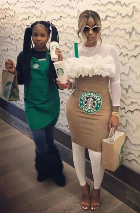 Coffee Costume, Starbucks Halloween Costume, Starbucks Costume, Winnie The Pooh Costume, Halloween Parejas, Starbucks Halloween, Duo Halloween Costumes, Halloween Costume Outfits, Halloween Poster