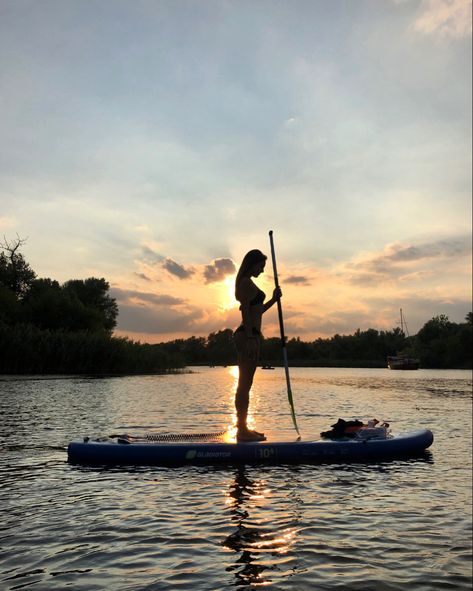 Standup Paddle Board Aesthetic, Paddle Boarding Photoshoot, Paddle Boarding Aesthetic, Paddleboarding Pictures, Sup Surfing, Paddle Boarding Pictures, Friends Captions, Sup Girl, Sunset Surfing