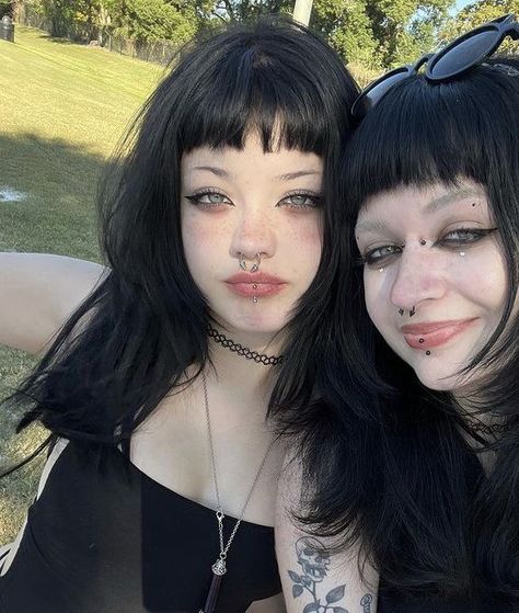 Cute Makeup Looks No Lashes, Clean Goth Makeup, Short Hair Grunge, Goth Makeup Ideas, Affordable Makeup Products, Horrible Tattoos, Master Tattoo, Alt Makeup, Swag Makeup