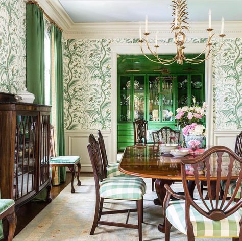 I LOVE everything about this dining room! @creativetonic @brunschwigfils Bird and Thistle wallpaper #bigchecks #greeninteriors #blueceiling… Joinery Design, Traditional Dining, Green Walls, Deco Boheme, Dining Room Inspiration, Green Rooms, Green Wallpaper, Dining Room Design, Room Table