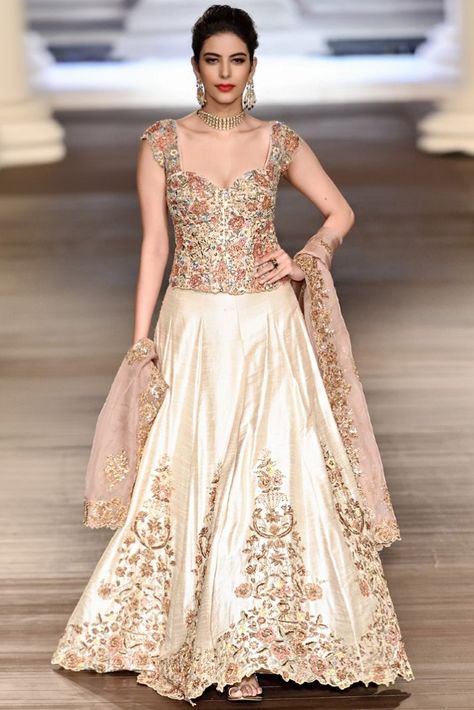 Shyamal And Bhumika Lehenga, Wedding Lehenga Blouse Designs, Lehenga Inspiration, Shyamal And Bhumika, Raw Silk Lehenga, Sabyasachi Lehenga, Lehenga Blouse Designs, Ritu Kumar, Anita Dongre