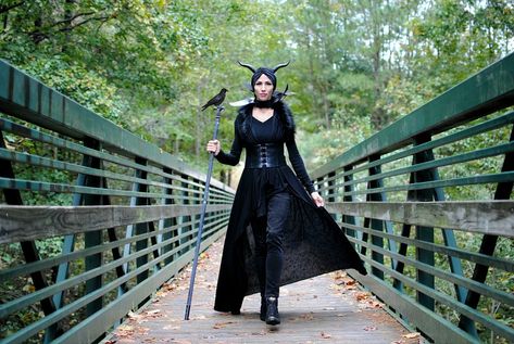 Trash To Couture: DIY Halloween 2018: Maleficent and The Grinch 3 Family Halloween Costumes, Maleficent Outfit, Sandy Grease Costume, Sea Witch Costume, Shadow Costume, All Black Halloween Costume, Maleficent Halloween Costume, Maleficent Halloween, Disney Costumes Diy