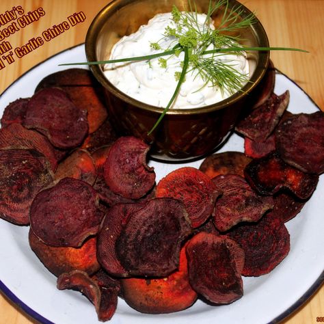 Farmer-Freddys-Oven-Baked-Beet-Chips-Homemade-Dip Beet Chips Baked, Beet Chips Recipe, Fresh Produce Recipes, Chicken Zucchini Poppers, Chive Dip, Chips Homemade, Green Dips, Beet Chips, Produce Recipes