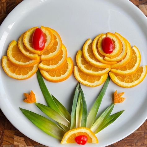 ItalyPaul on Instagram: “Food Art 🖼 . . . #foodart #art #artistsofinstagram #foodie #foodstagram #foodpost #foodartist #foodlover #artwork #artoftheday #orange…” Fruit Garnish, Pumpkin Smoothie, Fruit And Vegetable Carving, Food Sculpture, Amazing Food Decoration, Vegetable Carving, Fruit Decorations, Easy Food Art, Fruit Carving