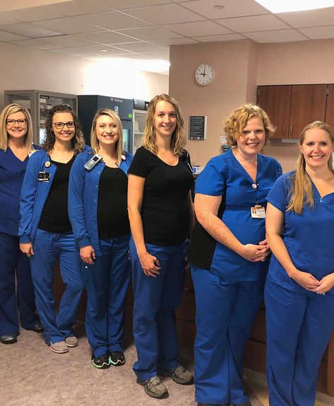 6 Nurses Who Work Together Are All Pregnant at the Same Time Maternity Scrub Outfits, Scrub Outfits, Nursing Scrubs Pattern, Scrubs Pattern, Nurse Dress, Nurse Dress Uniform, Maternity Scrubs, Pregnant Nurse, Medical Photography