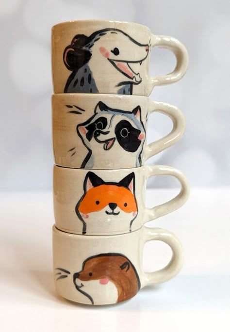 Pottery Painting Espresso Cups, Ceramic Painting Animals, Ceramic Spoon Rest Painting Ideas, Ceramic Painted Mug, Easy Mug Painting, Ceramic Mugs Designs Creative, Creative Ceramics Ideas, Cute Crockery, Pottery Date