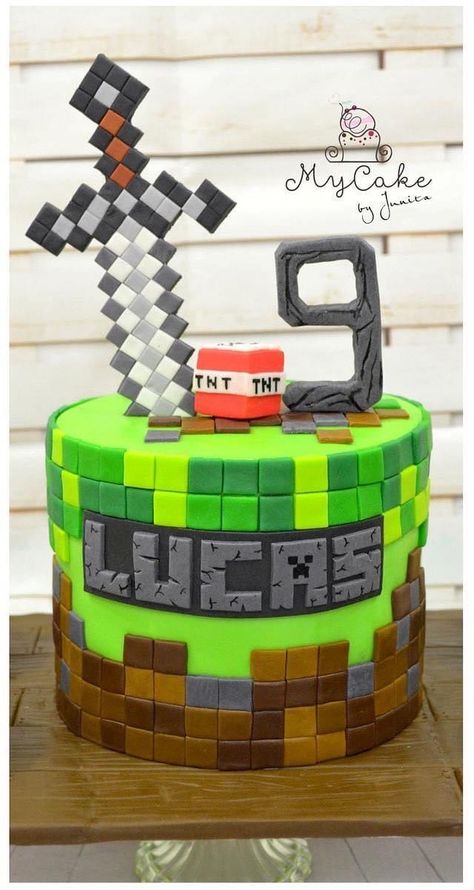 Minecraft Dort, Gamer Birthday Cake, Minecraft Cake Designs, Diy Minecraft Birthday Party, Minecraft Party Decorations, Minecraft Birthday Cake, 7th Birthday Cakes, 8th Birthday Cake, Minecraft Theme