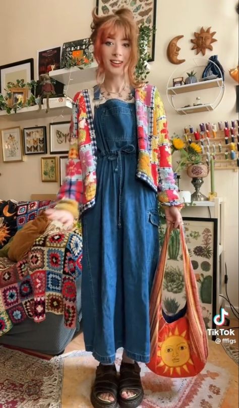 Teacher Summer Outfits, Non Binary Outfits, Art Teacher Outfits, Ms Frizzle, Cold Fashion, Hippie Style Clothing, Whimsical Fashion, Little Outfits, Teacher Outfits