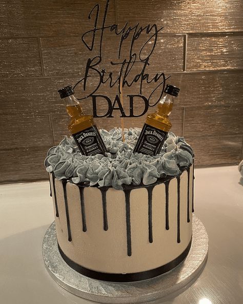 Cake Designs Birthday Alcohol, Cake For Alcohol Lovers, Small Beer Cake, Drinking Cake Ideas, Alcohol Design Cake, Alcohol Decorated Cakes, Alcohol Birthday Cake For Men Drinks, Anniversary Cake Table Ideas, Small Birthday Cake For Men