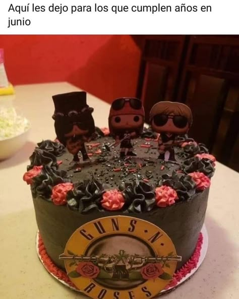 Music Cakes, Crystal Castles, Wedding Cake Roses, Axl Rose, Pretty Birthday Cakes, Rose Cake, Cake Decorating Tips, Pretty Cakes, Cute Cakes