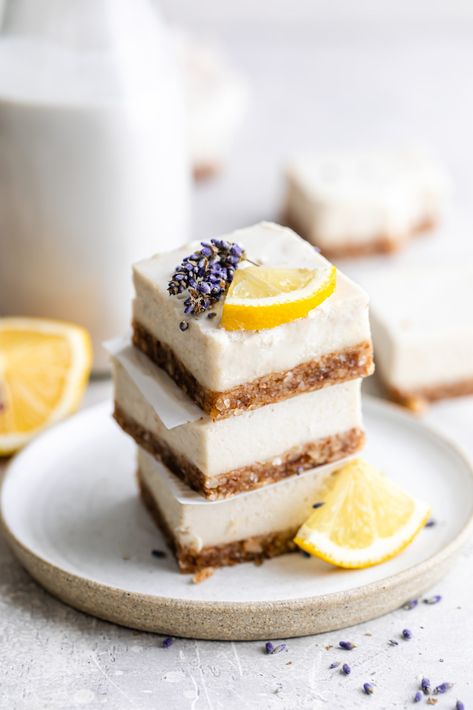 No-Bake Lemon Lavender Bars - Delight Fuel Floral Desserts, Lavender Lemon Bars, Lavender Dessert, Cakes Floral, Mixed Berry Smoothie, Berry Smoothie Recipe, Lemon Bars Recipe, Lemon Squares, Lavender Lemon