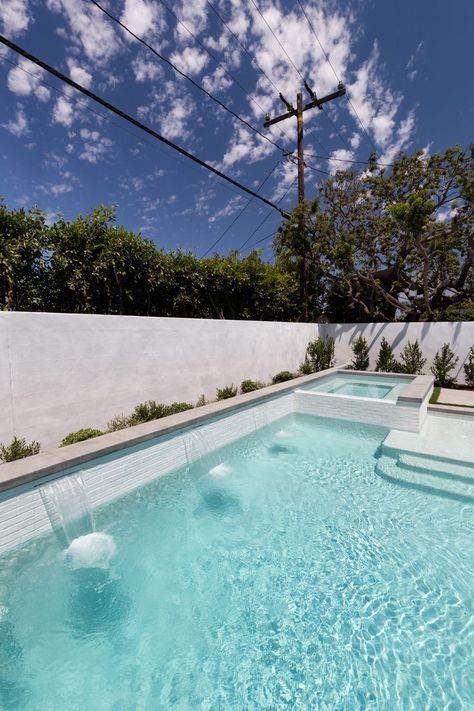 StoneScapes Mini White | NPT Pool Finishes White Pebbletec Pool, Swimming Pool Tiles Colors, White Pools Outdoor, Pool Water Coloring, White Tile Pool Waterline, White Swimming Pool Tiles, No Tile Pool, White Pool Coping Ideas, Waterline Tiles Pool