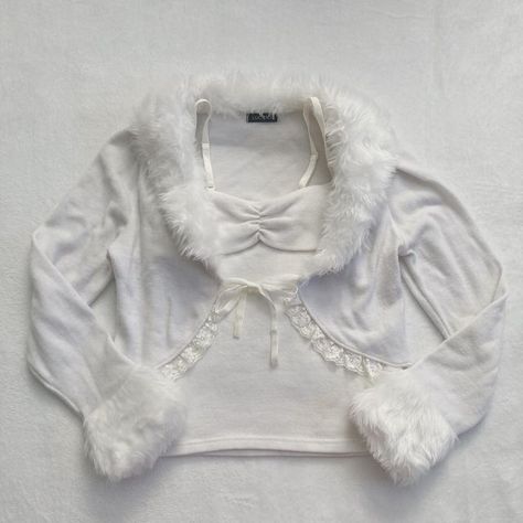 tay 🎀 on Instagram: "presold ♡ Knit Fur Trim Winter Coquette Cami & Bolero Set ♡ Best fits XS/S 🌷 All prices are in USD and include free US shipping. international shipping starts at $9, dm me for an exact quote. A breathtaking white coquette/snow princess set! A foldover knit cami with a ruched line in the middle and a longsleeve cardigan/bolero with fluffy faux fur trim around the neck and sleeves. Ties in the front, lace trim hem at the bottom." Winter Coquette, White Coquette, Fluffy Cardigan, Delicate Lingerie, Winter Princess, Snow Princess, Thrifted Outfits, Dope Fashion, Really Cute Outfits