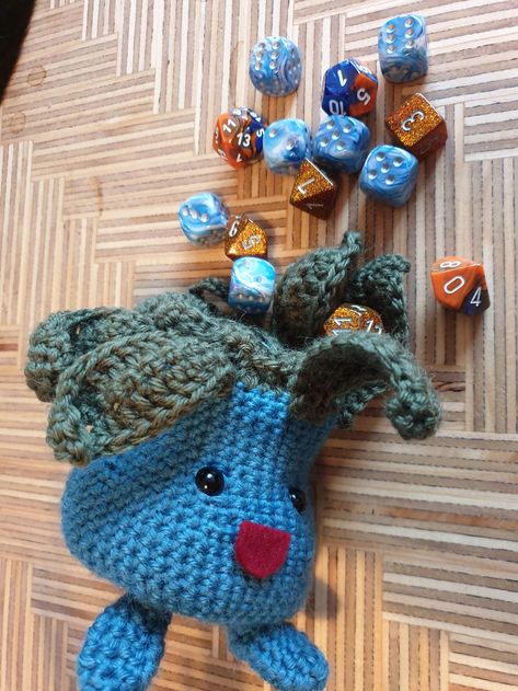 Pokémon Oddish Dice Bag – Ninja Cat Crafts Crochet Dice Bag, Gift Bag Pattern, Crochet Dice, Love Pokemon, Crochet Game, Dice Gifts, Crochet Pokemon, Single Crochet Decrease, Crochet Decrease