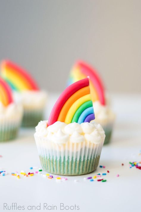 Rainbow Cupcakes Recipe, Fondant Rainbow, Rainbow Popcorn, Rainbow Snacks, Cupcake Fondant, Rainbow Cakes, Rainbow Cupcake, Rainbow Frosting, Decorated Cupcakes