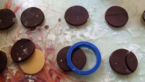 Celebrate the eclipse with our solar eclipse cookies Solar Eclipse Cookies, Eclipse Cookies, Biscuit Sandwich, Custard Powder, Buttercream Filling, The Eclipse, Total Eclipse, Vanilla Essence, Easy Cookie Recipes