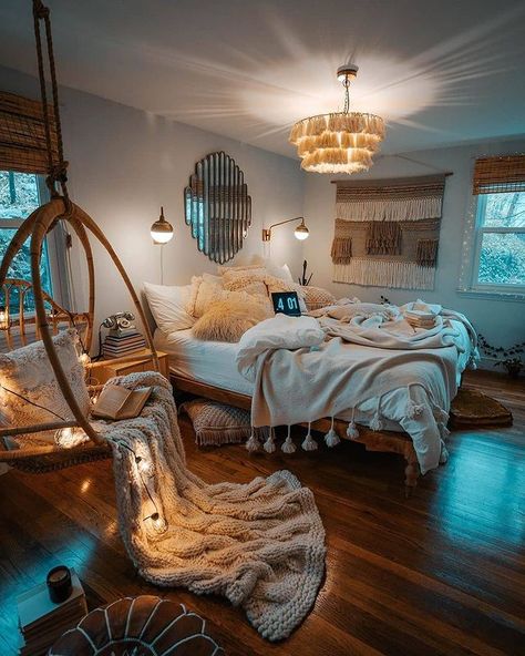 Bohemian Home Decor sur Instagram : Via: 🌿@bohokidsstyle🌿 Follow us for more @BIDathome . . Credits: @cfunk44 #decoration #decor #bohodecor #bohostyle #bohosummer … Bedding Boho, Bedroom Bedding, Casa Vintage, Redecorate Bedroom, Cozy Room Decor, Teen Bedroom Decor, Dreamy Room, Room Design Bedroom, Room Makeover Bedroom