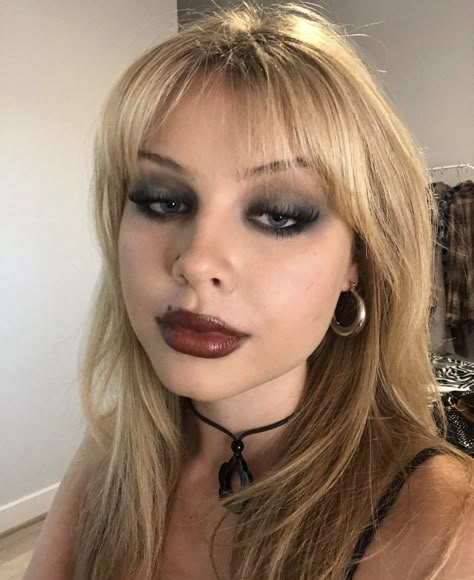 #makeuptutorial #makeuptutorial #makeupideas #makeuptransformation #grungeaesthetic #alternativegirl Dark Makeup Looks, Maquillage On Fleek, Mekap Mata, 90s Makeup, Smink Inspiration, Swag Makeup, Makijaż Smokey Eye, Dope Makeup, Taylor Momsen