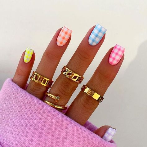 Makeup Brush Breakdown - Blonde & Ambitious Blog Nail Design Glitter, Kids Nail Designs, Rainbow Nails Design, Rainbow Nail, Kids Rainbow, Spring Nail Designs, Nails For Kids, Trendy Nail Design, Rainbow Nails