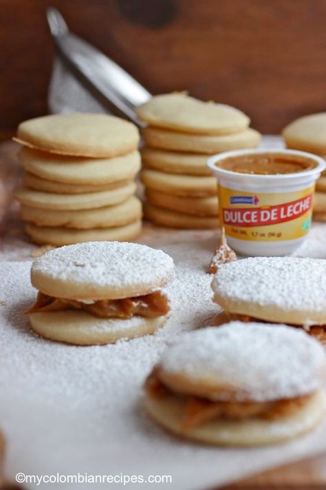 Alfajores (Dulce de Leche Cookie Sandwiches)|mycolombianrecipes.com Alfajores Recipe, Colombian Desserts, Filet Mignon Chorizo, Colombian Recipes, Ecuadorian Food, Cookie Sandwich, Cookie Sandwiches, Colombian Food, Popular Desserts